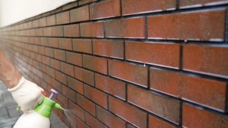 Hydrofuge de fa&ccedil;ade : pourquoi prot&eacute;ger vos murs durablement ?